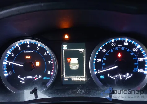 2019 Toyota Highlander Le z USA, uszkodzony, nr VIN 5TDBZRFH6KS928637